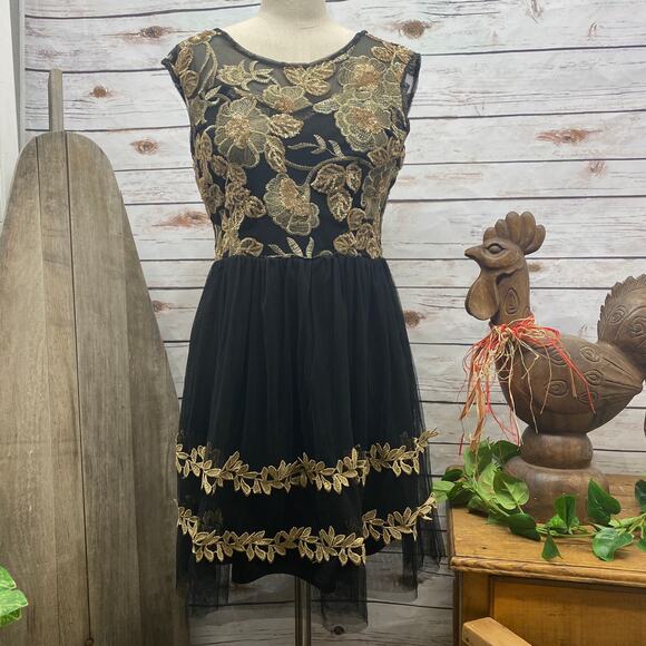 MEDIUM Soieblu Embroidered Little Black Prom Dress - Picture 1 of 11